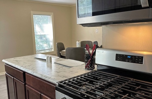 Vivian House | Big 3-bedroom house with 2 Full Bathrooms, with WiFi, AC in wonderful Vivian