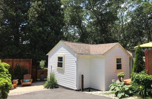 Westerly Cottage | Big Style in tiny house - 2 miles to the Beach