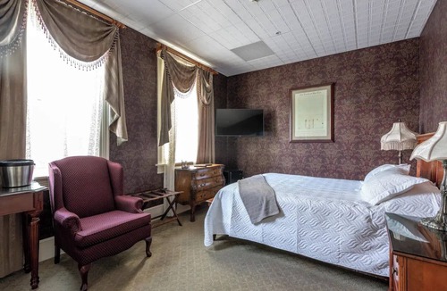 Geneseo Bed & Breakfast | Big Tree Treaty Room - Big Tree Inn