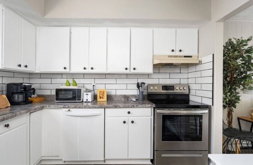 Heath Apartment | Birch and Oak - 2 BR, King Beds, Patio