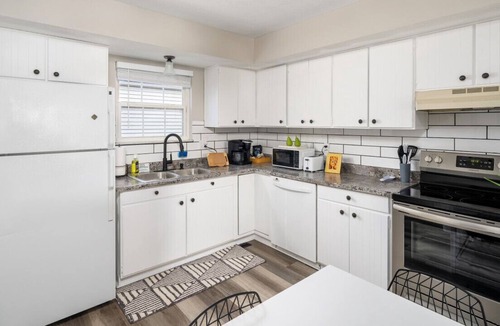 Heath Apartment | Birch and Oak - 2 BR, One Story Apartment, King Beds, Private Patio