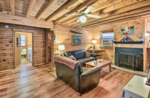 Blairsville House | Blairsville Cabin w/Fire Pit, 7 Mi to Dtwn!