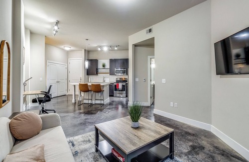 Dallas House | Blissful living near Airport-Downtown-Uptown and Medical district Dallas