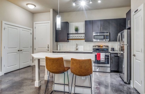 Dallas House | Blissful living near Airport-Downtown-Uptown and Medical district Dallas