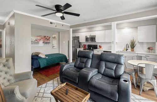 College Station Apartment | Blossom: Ground Floor, Comfy King Bed