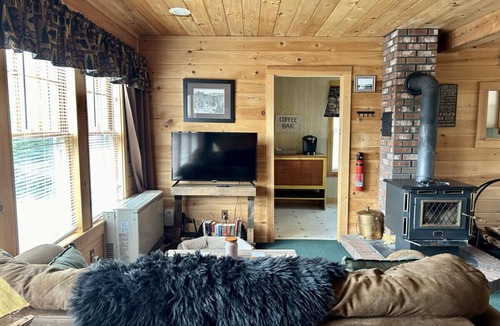 Greenville Cabin | BLUE BEAR CABIN- Direct ATV Access*Community Dock*Lake Access*Pet Friendly*A/C*Smart TV