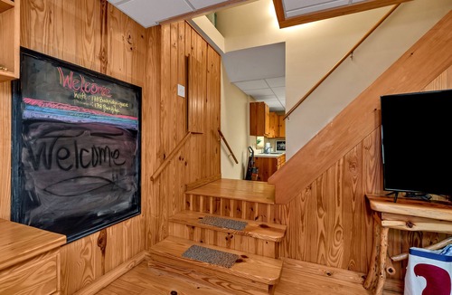 Hiawassee Cabin | Blue Bell Cottage, 2 fire pits. Arcade Game. No Cleaning On New Bookings.