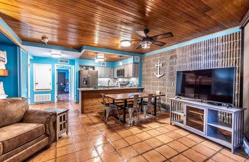 Port Aransas Condo | Blue Heat Waves:Beachfront Oasis Resort Pools, Ocean Views