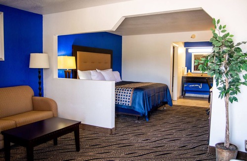 Sallisaw Hotel | Blue Jay Inn and Suites