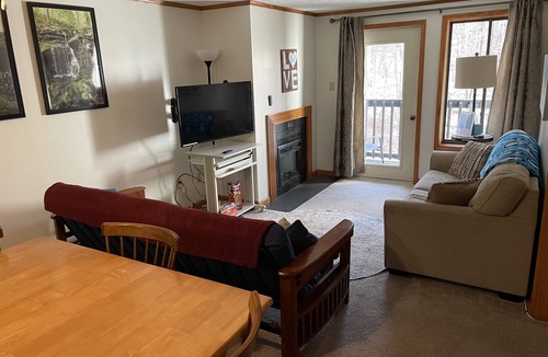 Claysburg Condo | Blue Knob Condo - 2/Queen Bedrooms, 2/Full Baths, Indoor Pool, Wet Bar & WiFi