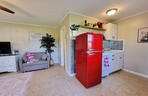 West Tawakoni Apartment | Bluebonnet Cottages by the lake - Cabin 5