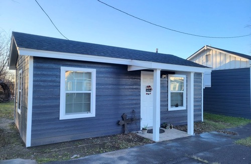 West Tawakoni Apartment | Bluebonnet Cottages by the lake - Cabin 5