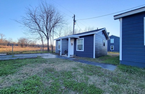 West Tawakoni Apartment | Bluebonnet Cottages by the lake - Cabin 5