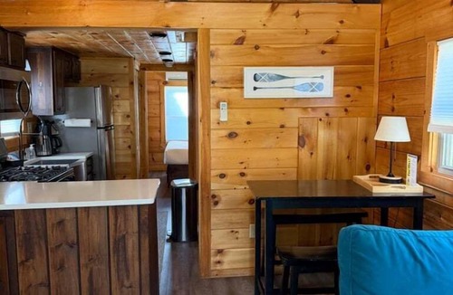 Twin Mountain Cabin | BMV2 Awesome "Tiny Home" A/C, Mountain Views, Minutes to Skiing, Hiking, Attractions, Dog Friendly!
