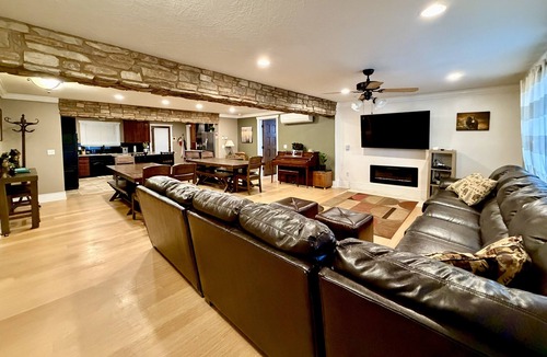 Garden City Cabin | Boat parking | Hot Tub | Sports Crt | Views