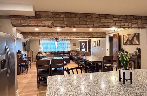 Garden City Cabin | Boat parking | Hot Tub | Sports Crt | Views