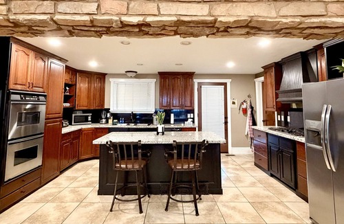 Garden City Cabin | Boat Parking | Sleeps 35 | Lake Views | Hot Tub