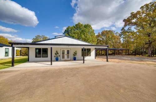 Emory House | Boat Ramp & Dock at 'Hotel Side' on Lake Fork!