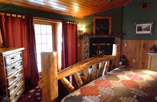 Bolton Landing Cabin | Boathouse Waterfront Lodging
