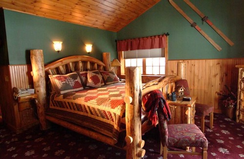 Bolton Landing Cabin | Boathouse Waterfront Lodging