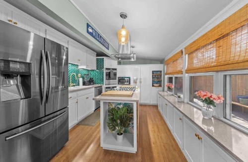 Willoughby Spit House | Boho beach house w/foosball & patio