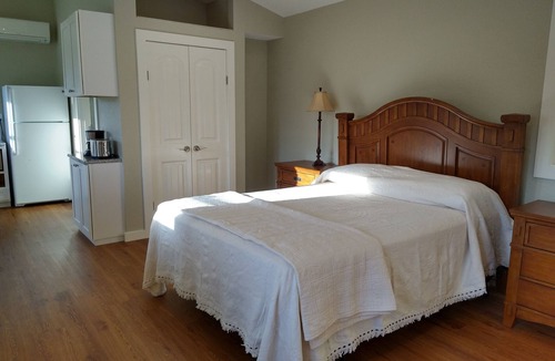 Flat Rock Apartment | Bonclarken Loft Studio Apartment