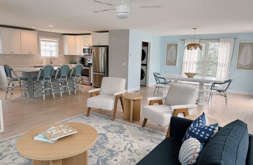 Bonnet Shores House | Bonnet Beach Bungalow, 5bd, Deck, BBQ, Walk to Beach
