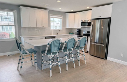 Bonnet Shores House | Bonnet Beach Bungalow, 5bd, Deck, BBQ, Walk to Beach