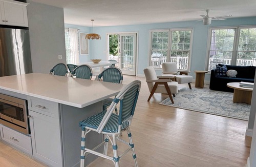 Bonnet Shores House | Bonnet Beach Bungalow, 5bd, Deck, BBQ, Walk to Beach