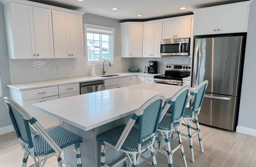 Bonnet Shores House | Bonnet Beach Bungalow, 5bd, Deck, BBQ, Walk to Beach