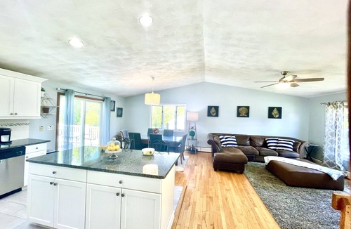Bonnet Shores House | Bonnet Shores 6 Bed 3 Bath in Bonnet near weekend Neighborhood shuttle to Beach