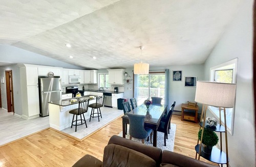 Bonnet Shores House | Bonnet Shores 6 Bed 3 Bath in Bonnet near weekend Neighborhood shuttle to Beach