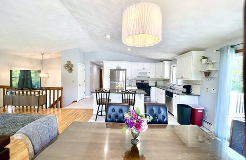 Bonnet Shores House | Bonnet Shores 6 Bed 3 Bath in Bonnet near weekend Neighborhood shuttle to Beach