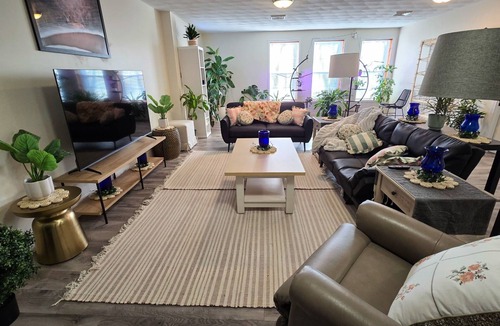 Hollidaysburg Apartment | Botanical Retreat - Spacious 2BR - Walk to Downtown Hollidaysburg