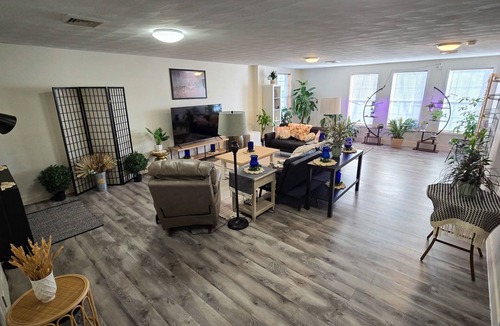 Hollidaysburg Apartment | Botanical Retreat - Spacious 2BR - Walk to Downtown Hollidaysburg