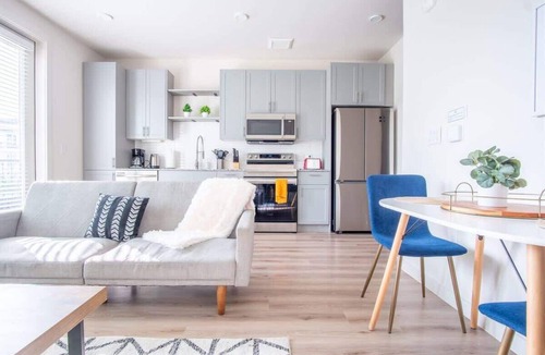Dallas Apartment | Boulevard Stays Comfortable 1BR Suite w Pool, Parking, Gym 03