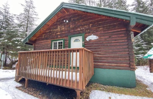 Bear Creek Cabin | Box Canyon Cabin "Fisherman's Cabin" - 3 bed, WIFI