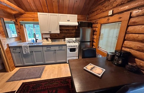 Bear Creek Cabin | Box Canyon "Peterson Cabin" - 1 bed, WIFI