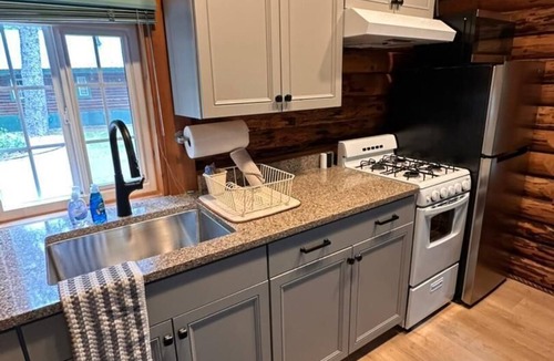 Bear Creek Cabin | Box Canyon "Peterson Cabin" - 1 bed, WIFI