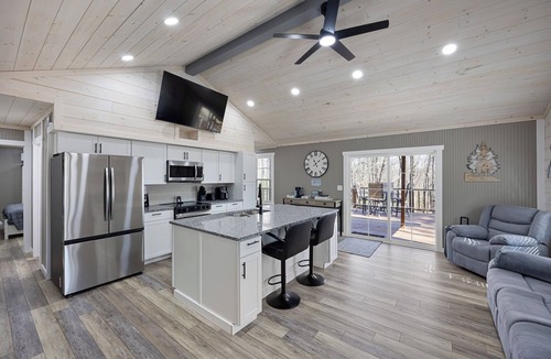 Clarksville Cabin | Brand new 2-bedroom cabin just outside the city limits of Clarksville.