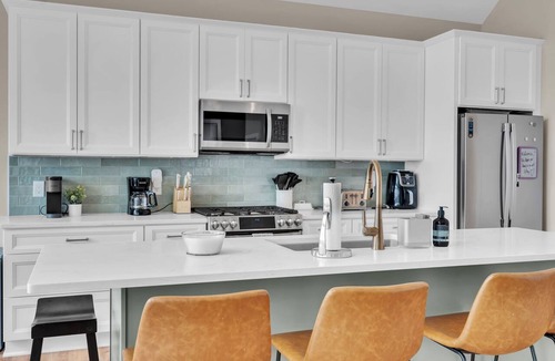 Lakeville House | BRAND NEW! BUILT IN 2025! SLEEPS 14!