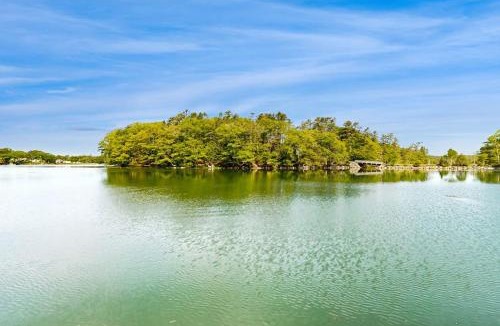 Boothbay House | Brand new guest apartment with furnished deck, fast WIFI, dock, & water views
