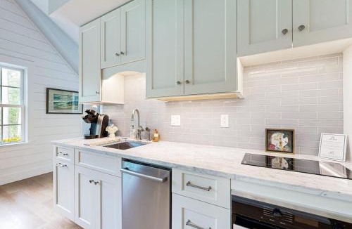 Boothbay House | Brand new guest apartment with furnished deck, fast WIFI, dock, & water views