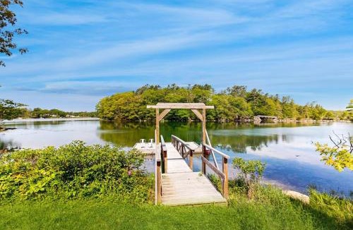 Boothbay House | Brand new guest apartment with furnished deck, fast WIFI, dock, & water views