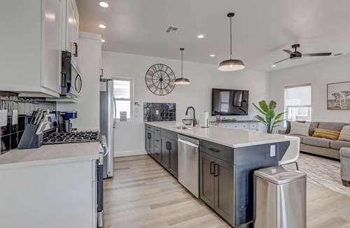 St. George House | Brand New | Modern | Clean | Lazy River & Mini Golf! Sleeps 6