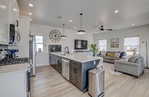 St. George House | Brand New | Modern | Clean | Lazy River & Mini Golf! Sleeps 6