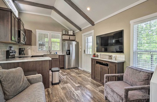 Branson Cabin | Branson Tiny Home on 52 Acres w/Private Pond!