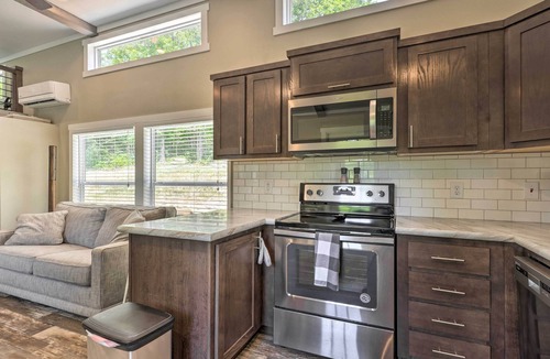 Branson Cabin | Branson Tiny Home on 52 Acres w/Private Pond!