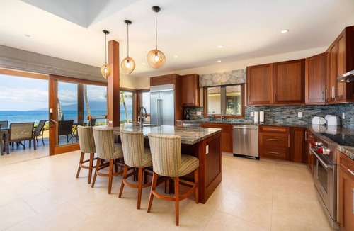 Downtown Lahaina Condo | Breathtaking Oceanfront Puamana Retreat – 5 Bedrooms, Modern & Spacious