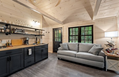Monson Cabin | Brewery Farm Retreat : Thoreau